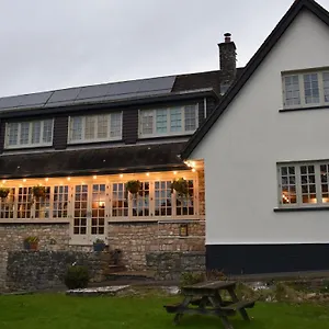 Three Horseshoes Country Barry
